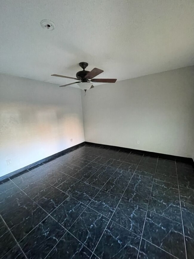 Building Photo - 2 Bedroom 2 Bath Townhome For Rent in Port...