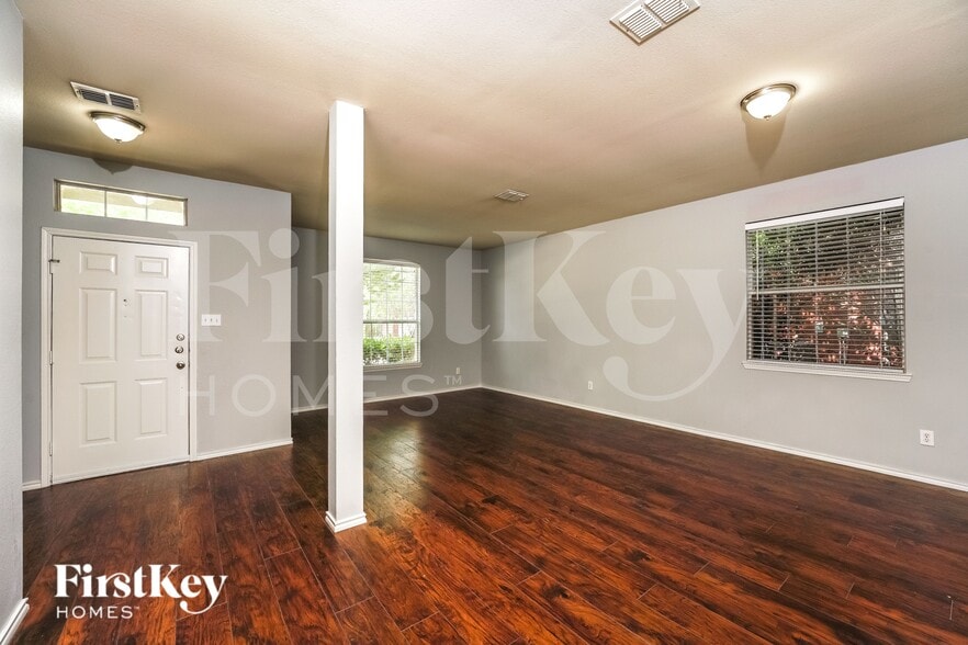 Building Photo - 2325 Sumac Ct
