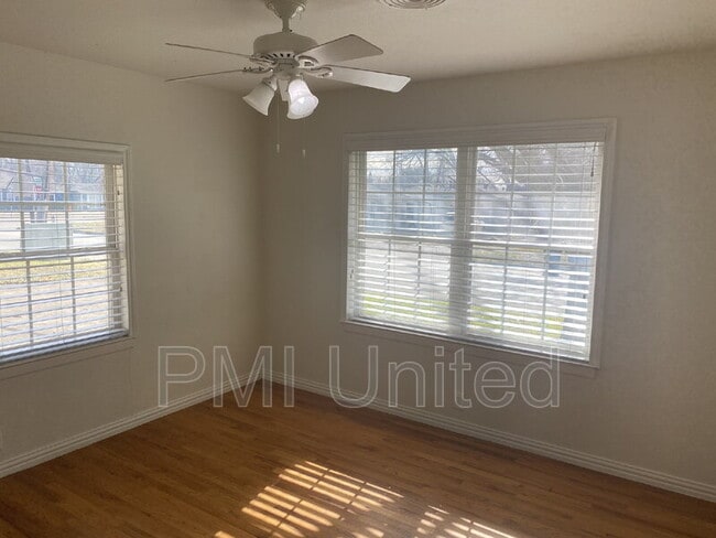 Building Photo - 510 Panhandle St