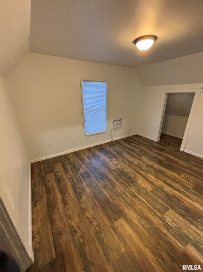 Building Photo - 707 E Nebraska Ave