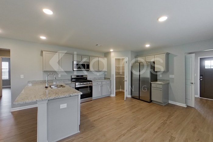 Building Photo - 657 June St