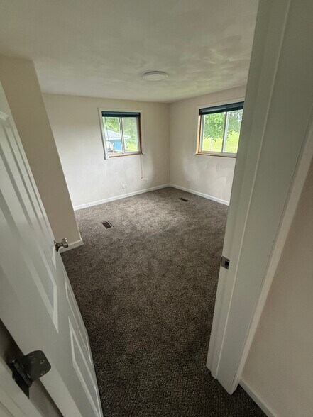 Building Photo - 16664 J Dr S