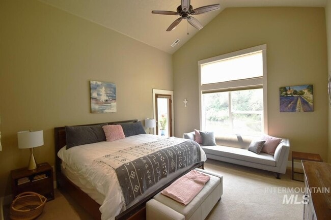 Building Photo - 1193 E Lone Shore Dr