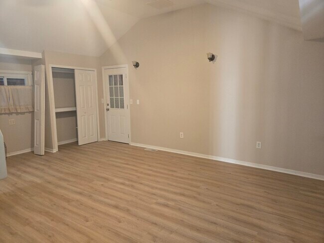 Building Photo - 1460 Gravel Ridge Dr