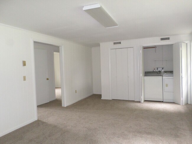 Building Photo - 913 Toms Creek Rd