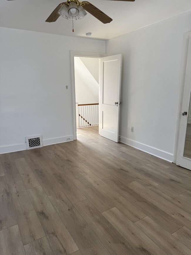 Building Photo - 2532 Glen Terrace