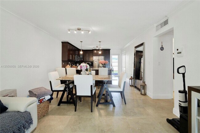 Building Photo - 4260 SW 68th Ct