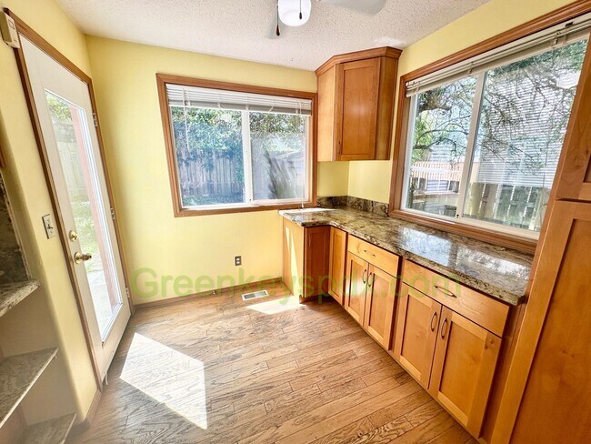 Building Photo - Beautiful 3-Bedroom House with 2.5 Bathroo...