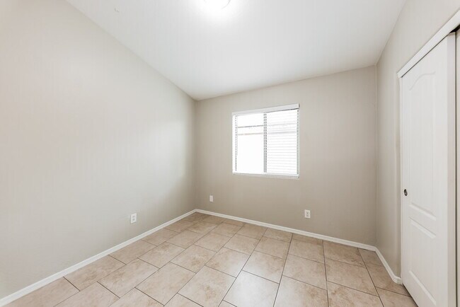 Building Photo - 14051 W Two Guns Trail