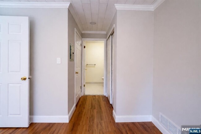 Building Photo - 1120 Hyde Park Ct