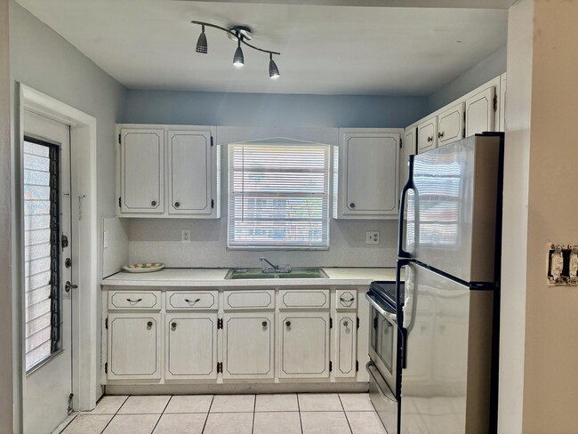 Building Photo - 5300 Washington St