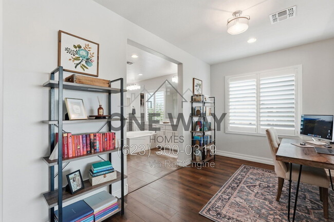 Building Photo - 5102 S Tatum Ln