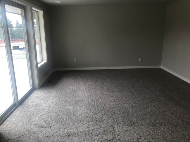 Building Photo - 4 Bedrooms, Pool & Golf Course Views!
