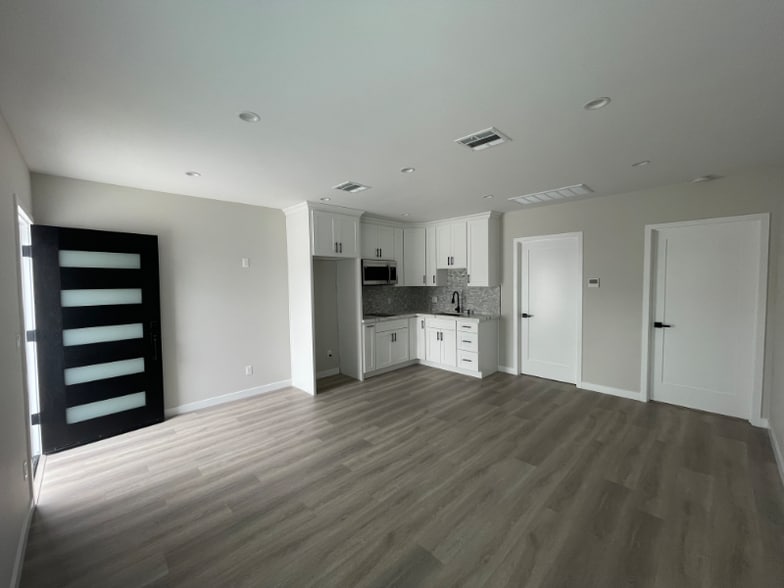 Building Photo - 8683 Haddon Ave