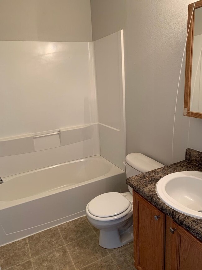 Building Photo - 3 BEDROOM,  2.5 BATHROOM TOWNHOUSE WITH 2 ...
