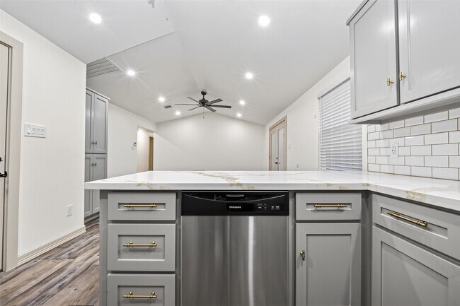 Building Photo - 5803 Greencraig Dr