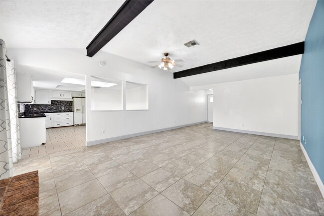 Building Photo - 3031 Shawnee Dr
