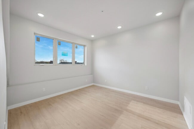 Building Photo - 3727 Baring St
