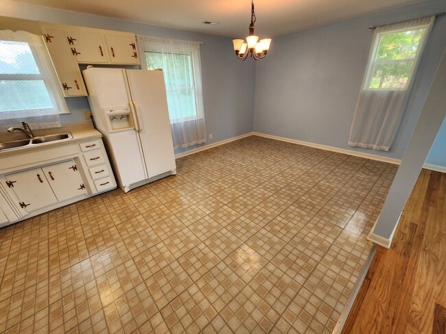 Building Photo - Quiet Country 3BR Ranch with 3.8acres betw...
