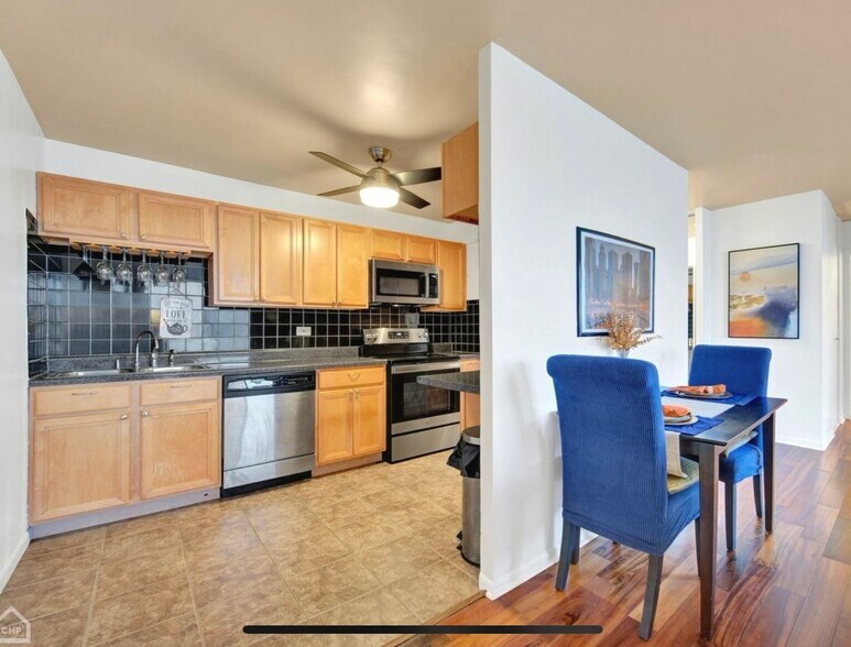 Building Photo - 5455 N Sheridan Rd