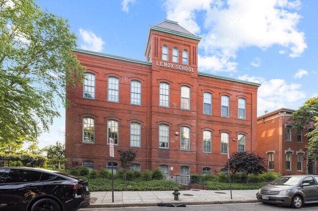 Building Photo - 725 5th St SE