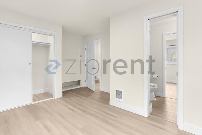Building Photo - Unit