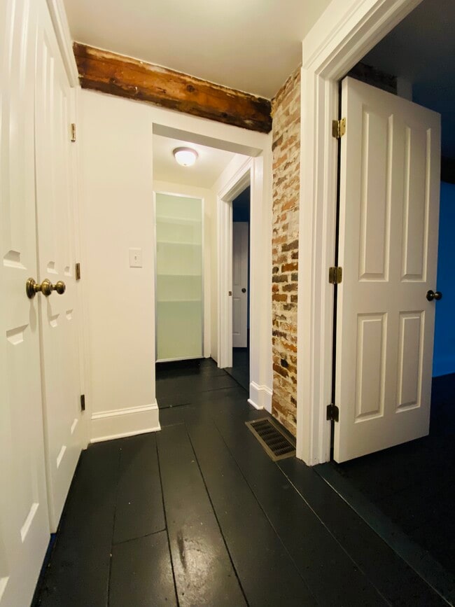 Building Photo - 4002 Chatham St