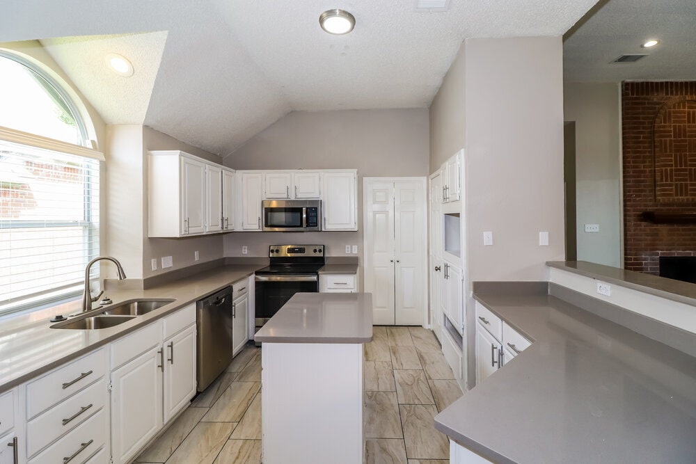 Building Photo - 2407 Springfield Dr