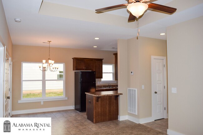 Building Photo - 839 Kent Dr