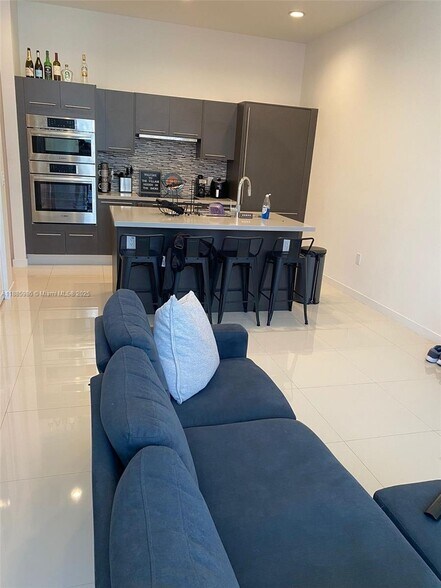 Building Photo - 7875 NW 107th Ave