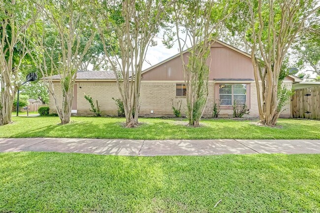 Building Photo - 16355 Sierra Grande Dr