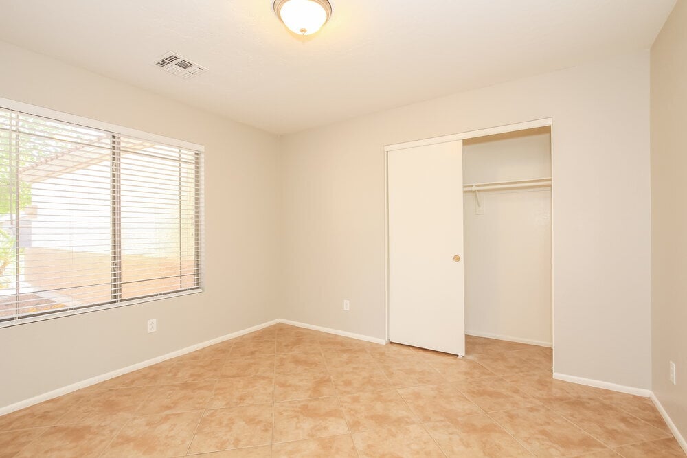 Building Photo - 8818 W Salter Dr