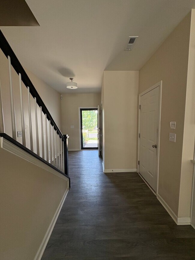 Building Photo - 3BR/2.5BA Townshoue in Mallard Creek