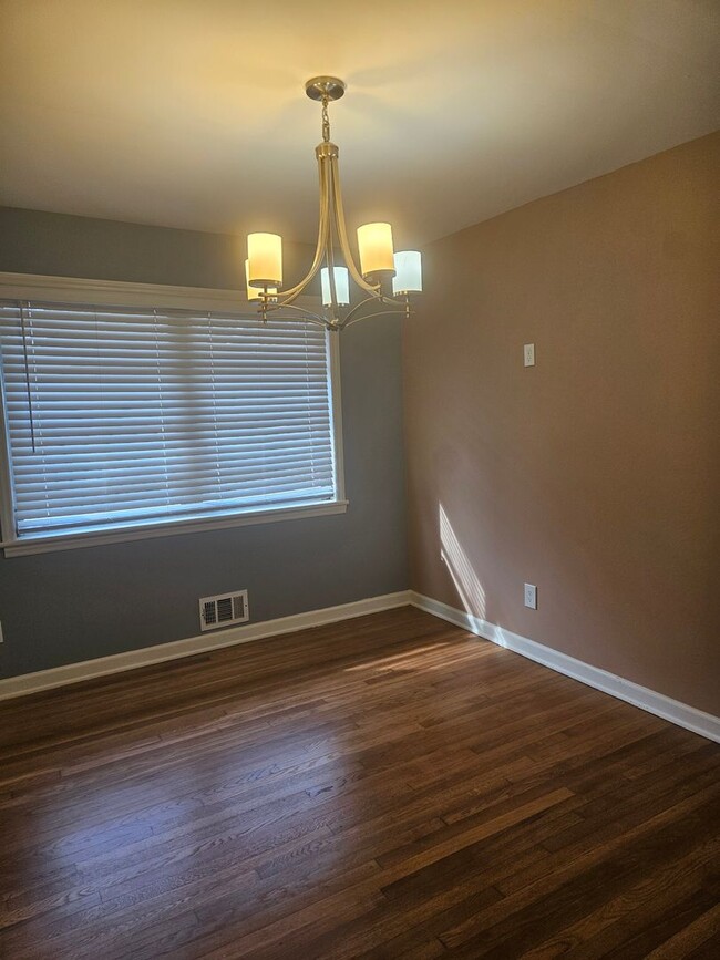 Building Photo - Newly Renovated 3 bedroom 1 bath home