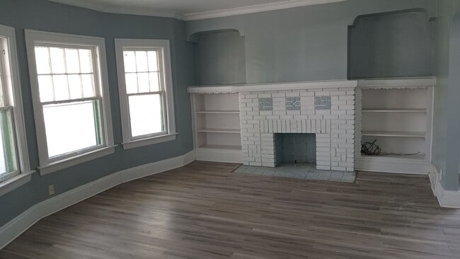 Building Photo - 3645 E 153rd St