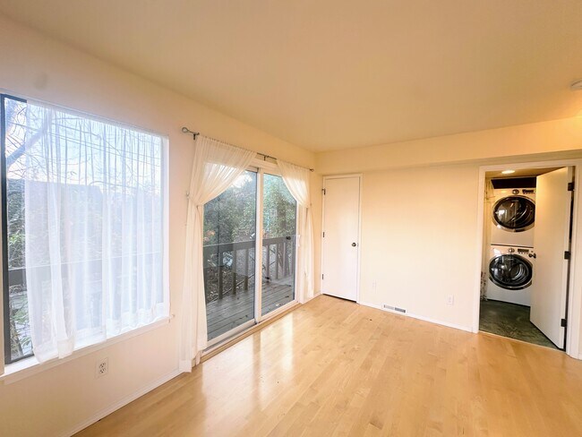 Building Photo - 339 Ravenwood Pl