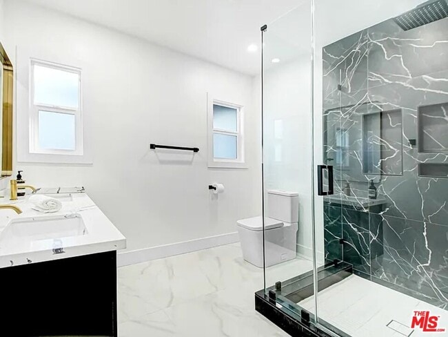 Building Photo - 7425 W 88th Pl