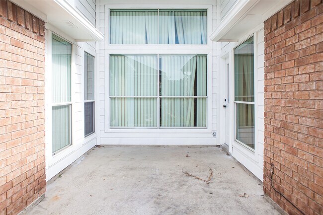 Building Photo - 6223 Newbury Dr
