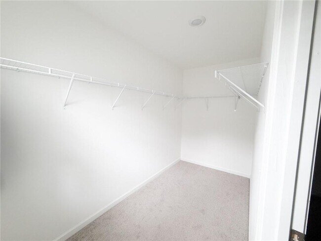 Building Photo - 102 Pointe Pl
