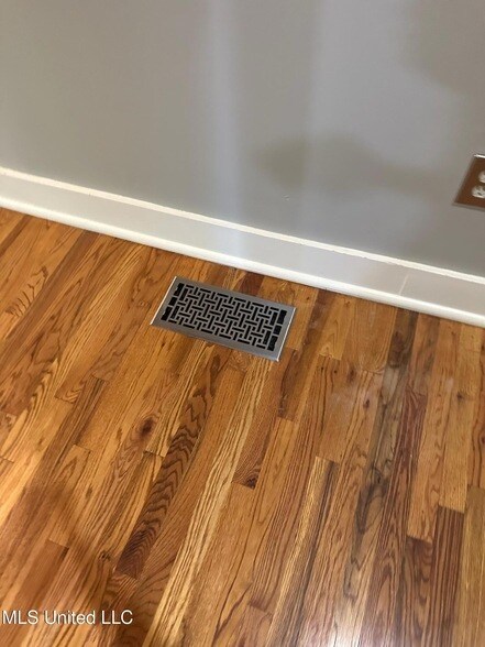 Building Photo - 3564 Cowan Pl