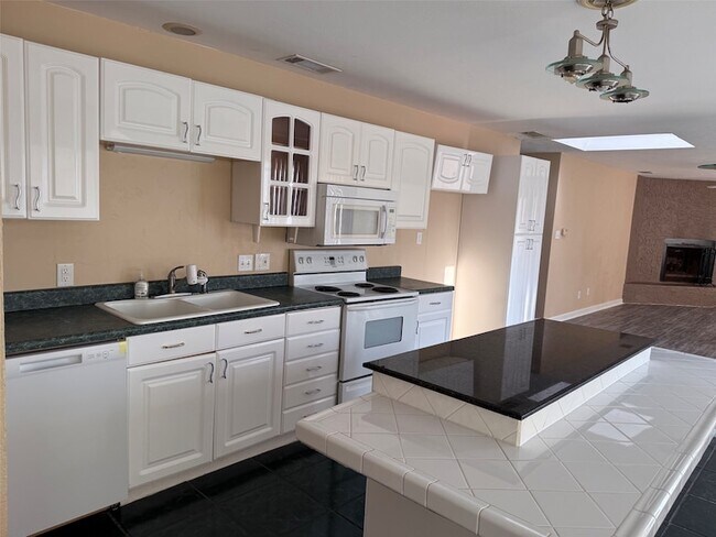 Building Photo - 2110 Lariat Trail