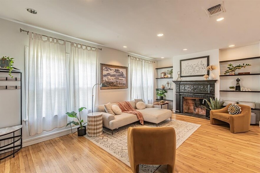 Building Photo - 5332 El Campo Ave