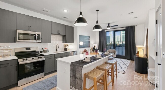 Building Photo - 1007 S Mint St