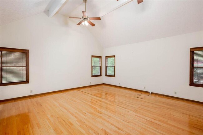 Building Photo - 179 Lakeside Dr NW