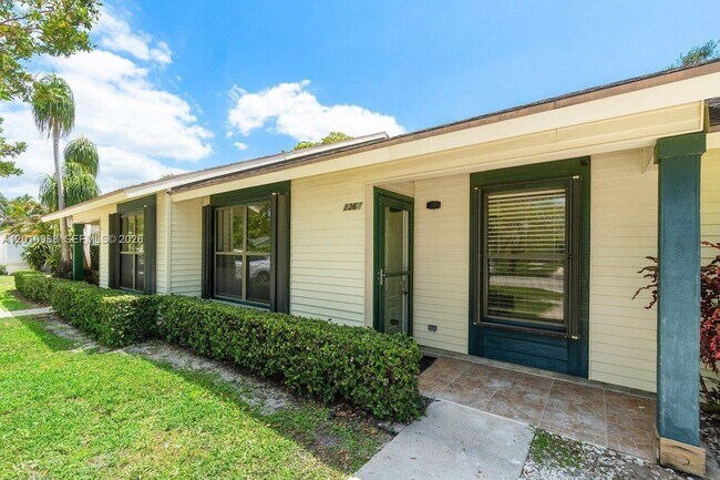 Building Photo - 1367 Riverside Cir