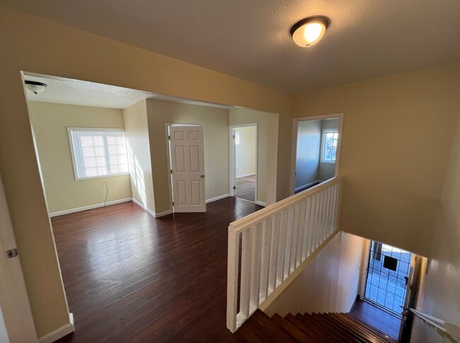 Building Photo - 402 Bissell Ave