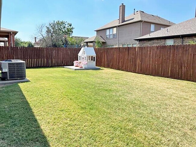 Building Photo - Beautiful 3 Bdrm 2 Bath Home in Fort Worth Texas - Near Haslet