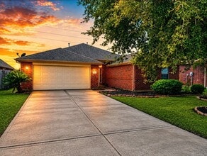 Building Photo - 810 Hollyhock Dr