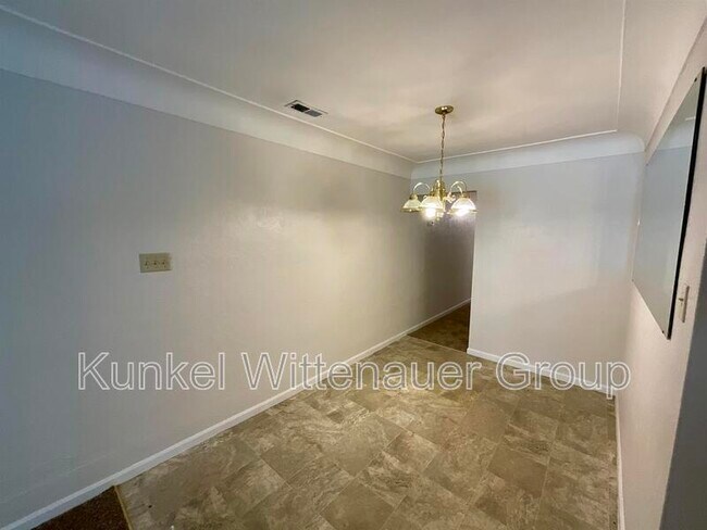 Building Photo - 1715 Menard Dr