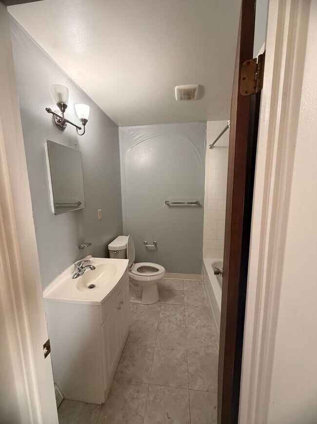 Building Photo - 203 Wood St